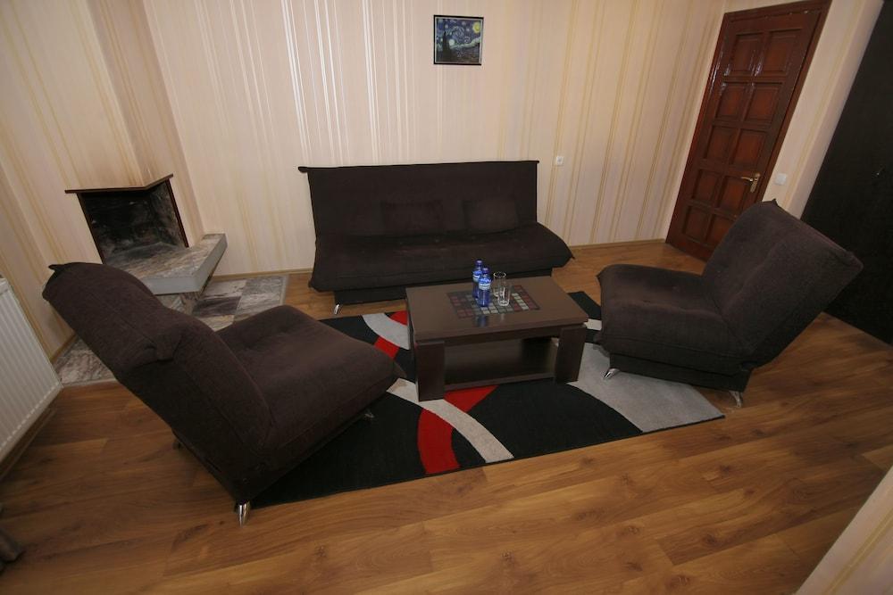 Hotel Well Inn Tbilisi ภายนอก รูปภาพ