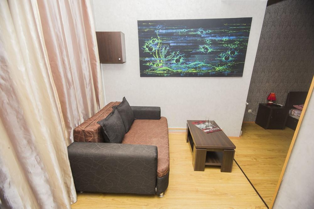 Hotel Well Inn Tbilisi ภายนอก รูปภาพ
