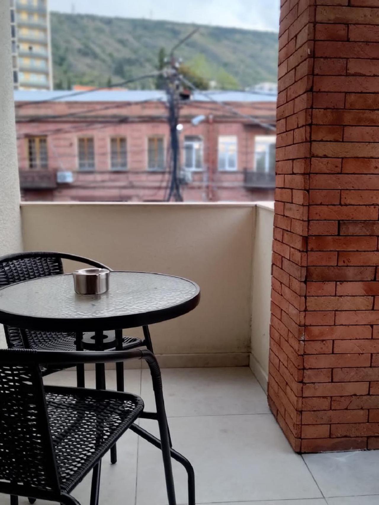 Hotel Well Inn Tbilisi ภายนอก รูปภาพ