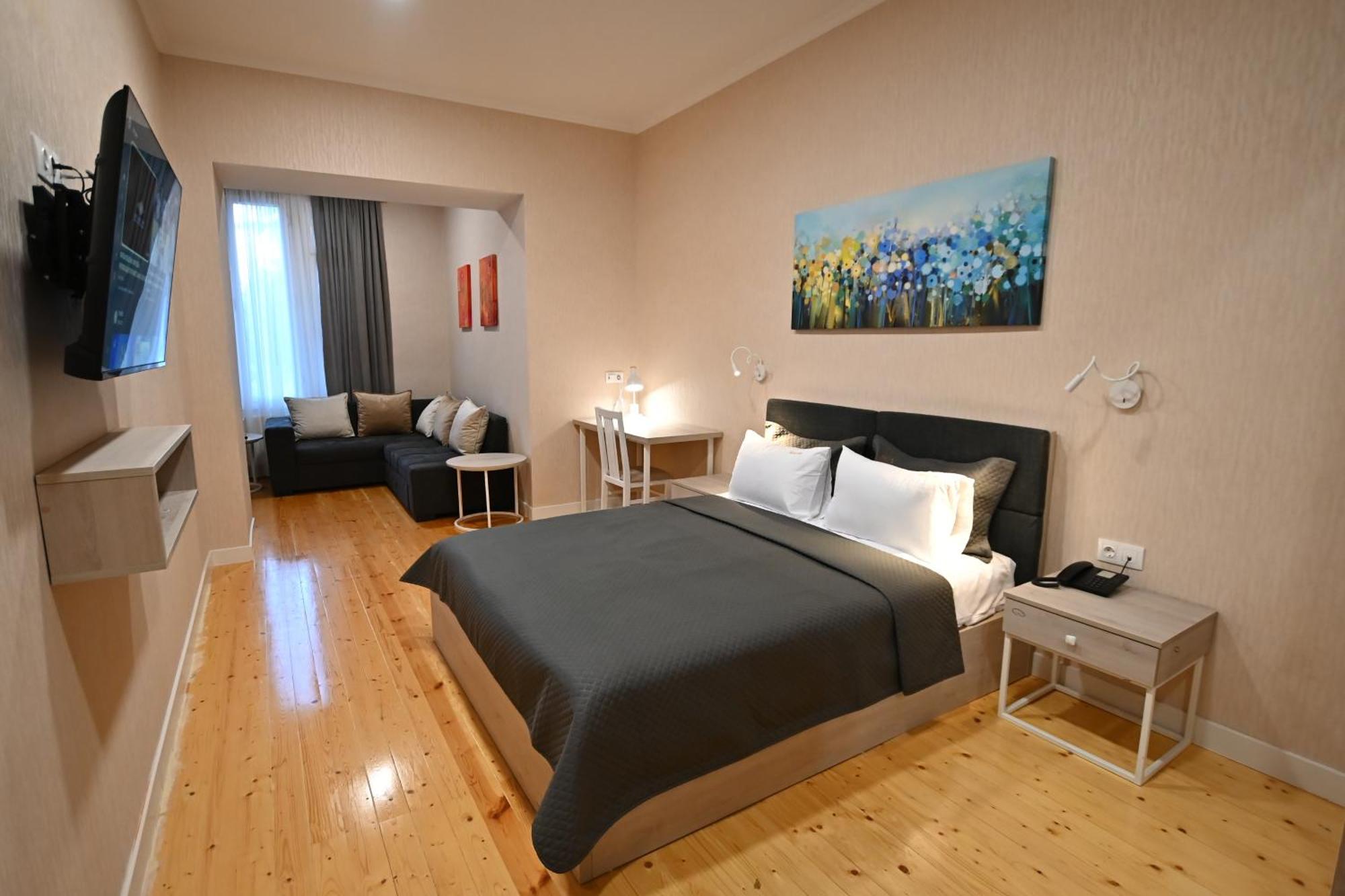 Hotel Well Inn Tbilisi ภายนอก รูปภาพ