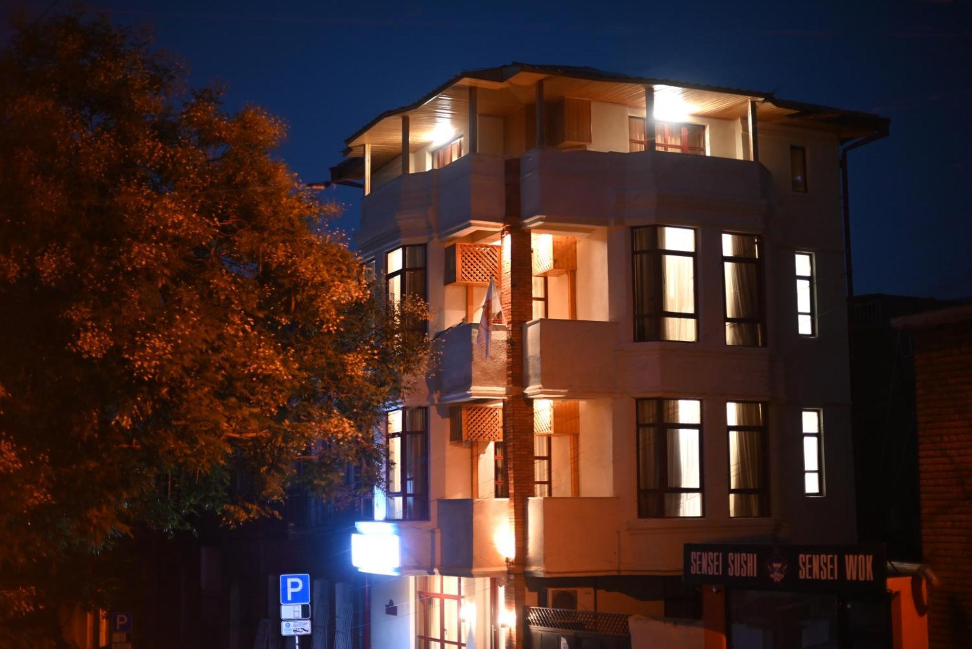 Hotel Well Inn Tbilisi ภายนอก รูปภาพ