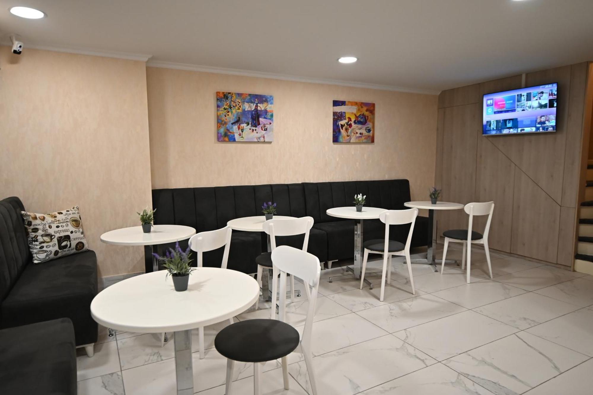 Hotel Well Inn Tbilisi ภายนอก รูปภาพ