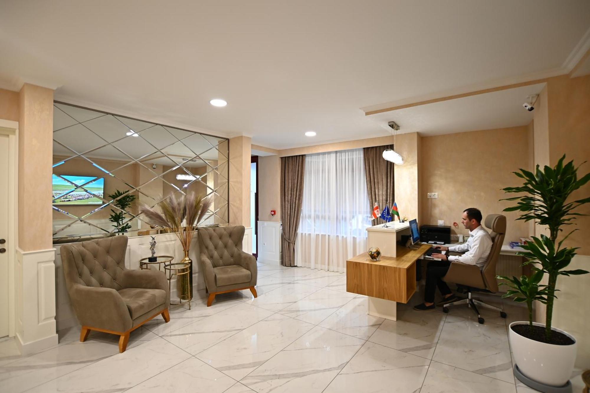 Hotel Well Inn Tbilisi ภายนอก รูปภาพ