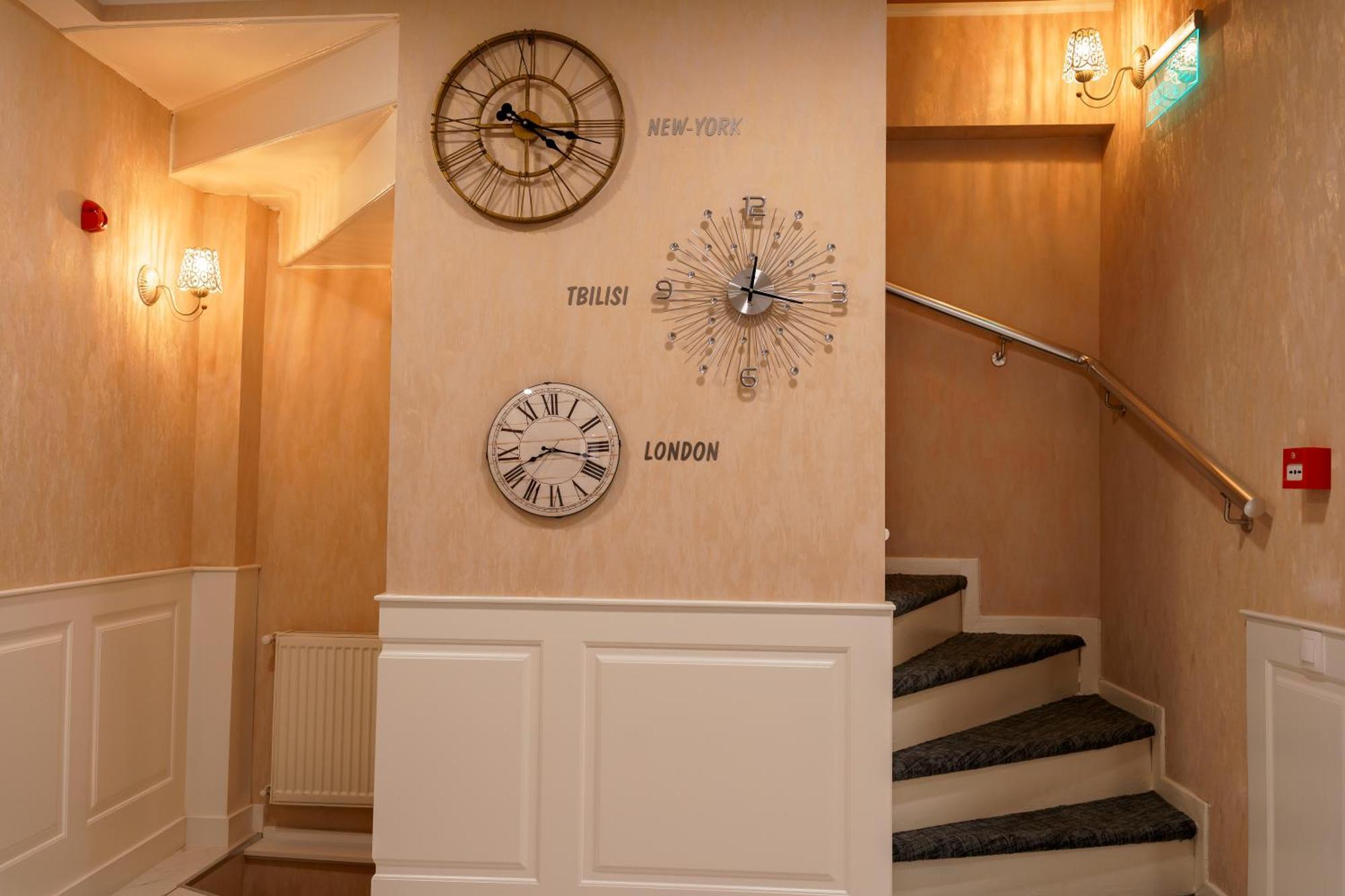 Hotel Well Inn Tbilisi ภายนอก รูปภาพ