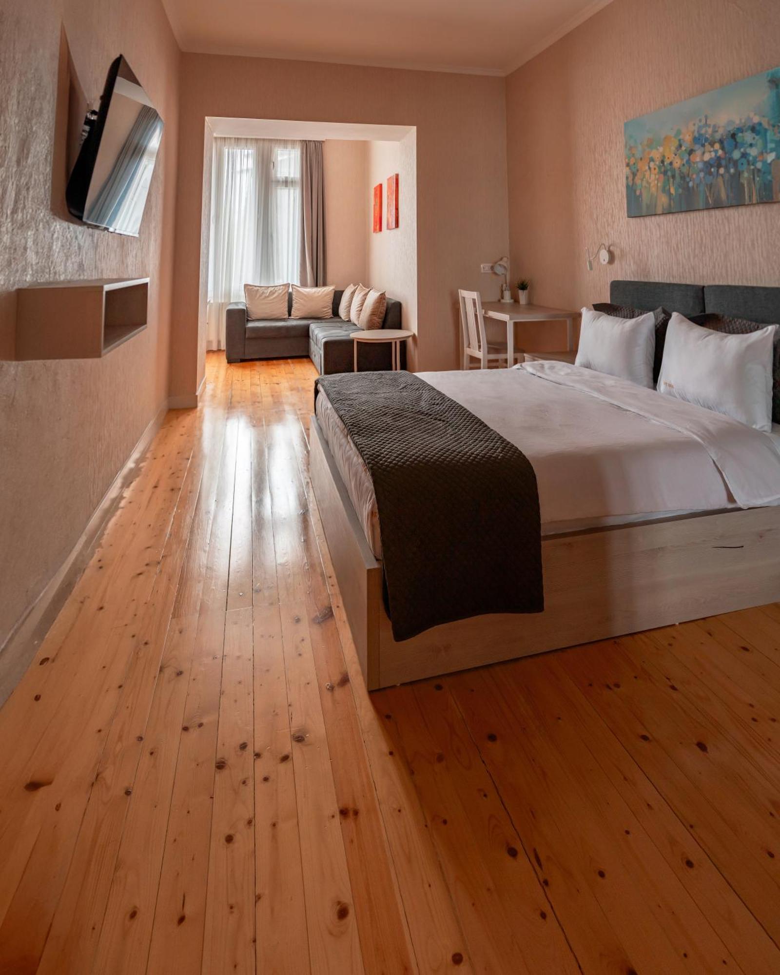 Hotel Well Inn Tbilisi ภายนอก รูปภาพ