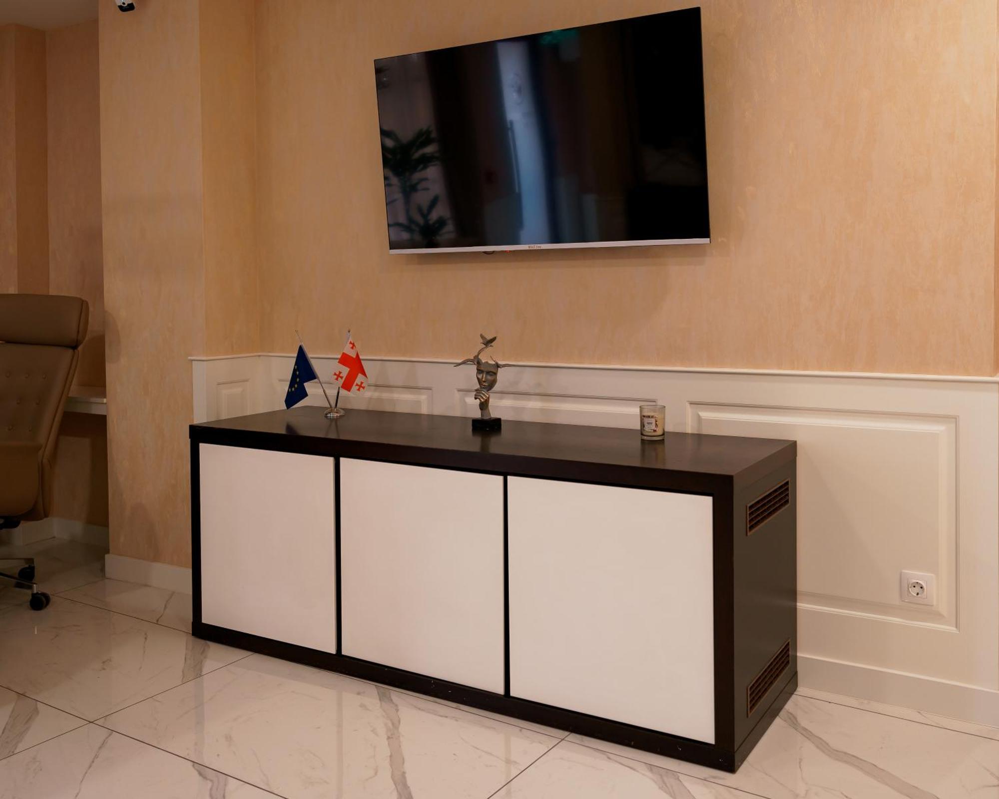 Hotel Well Inn Tbilisi ภายนอก รูปภาพ