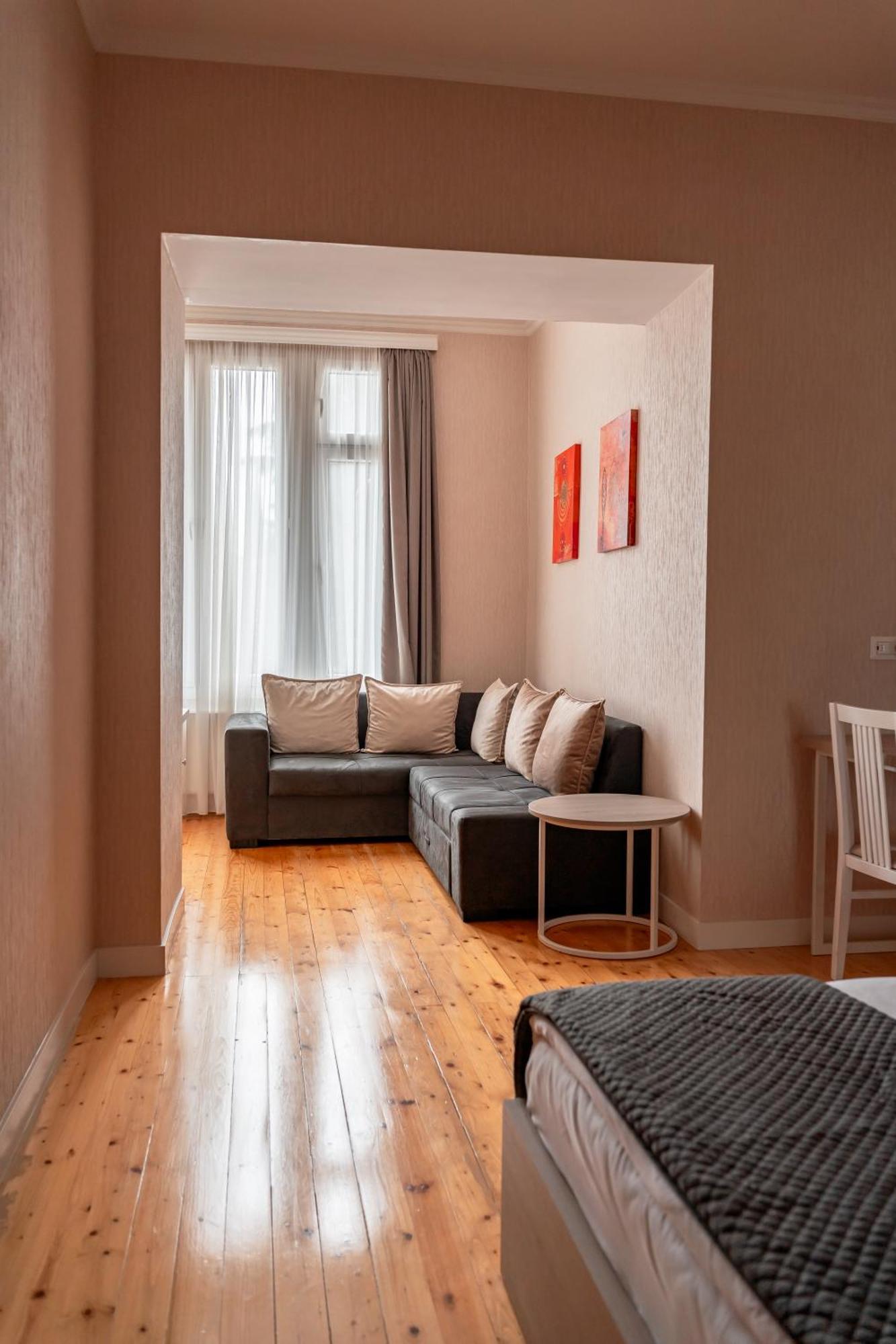 Hotel Well Inn Tbilisi ภายนอก รูปภาพ