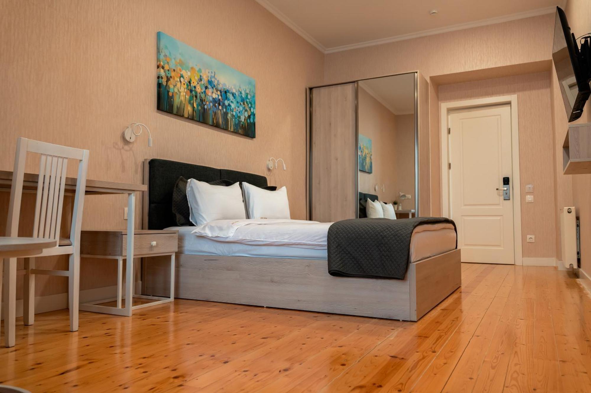 Hotel Well Inn Tbilisi ภายนอก รูปภาพ
