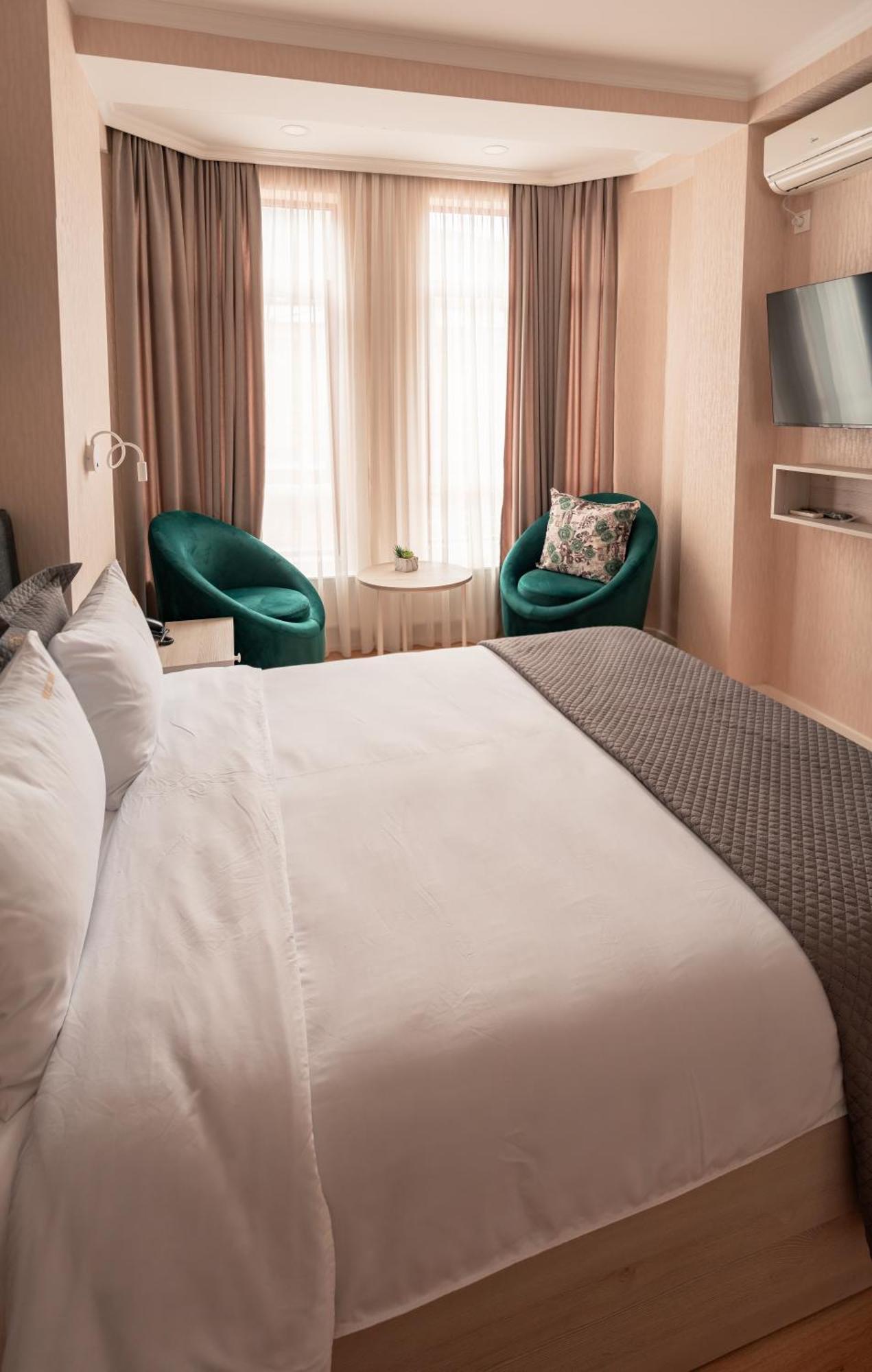 Hotel Well Inn Tbilisi ภายนอก รูปภาพ