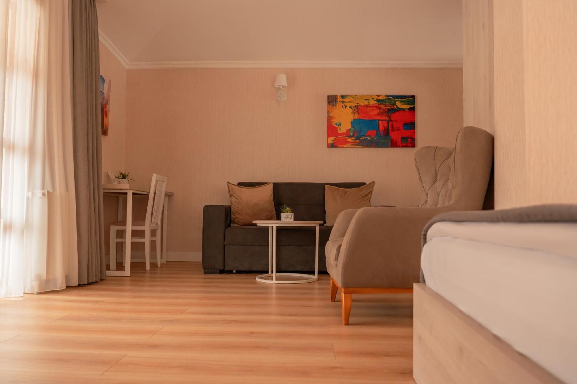 Hotel Well Inn Tbilisi ภายนอก รูปภาพ