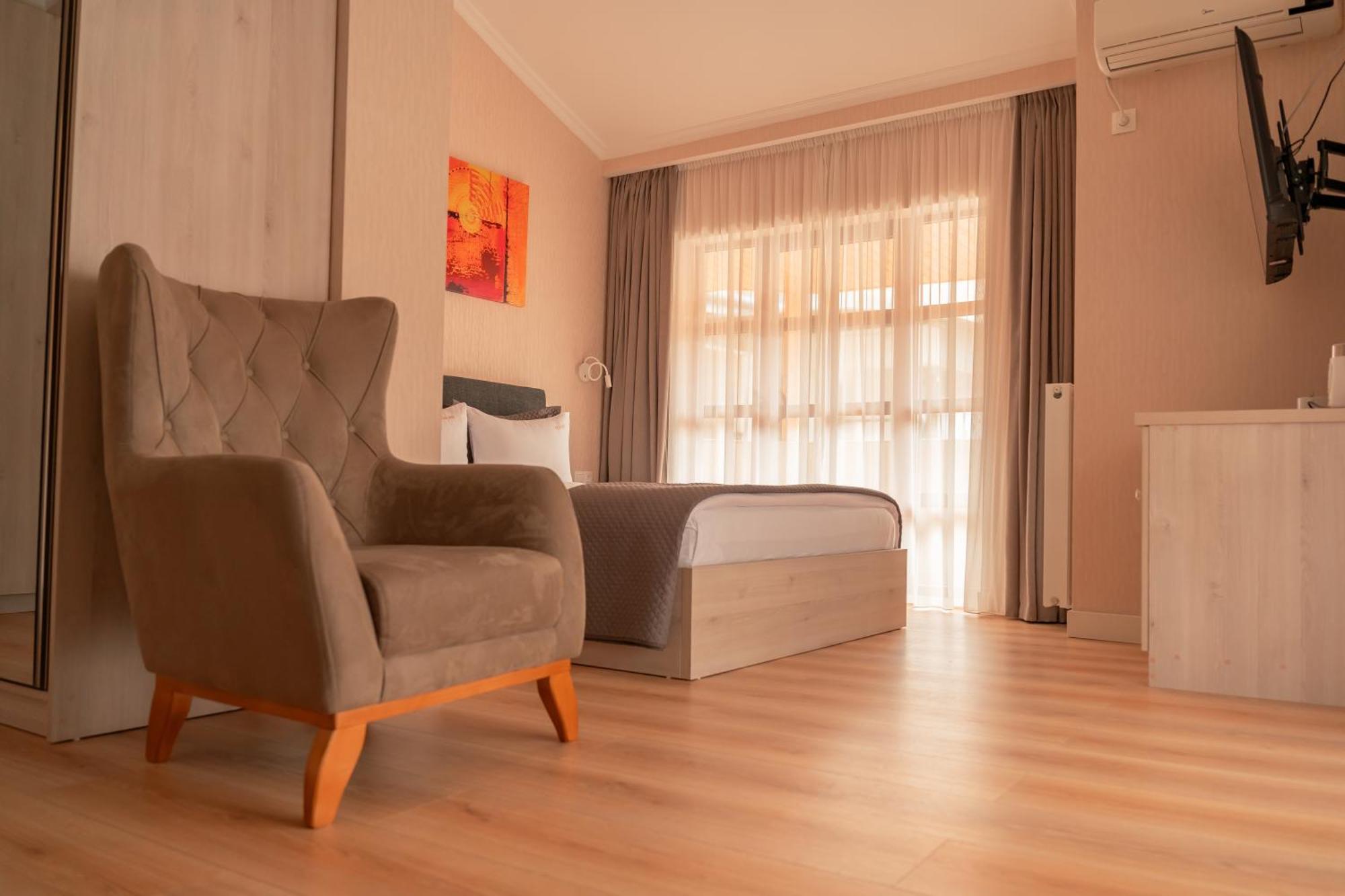Hotel Well Inn Tbilisi ภายนอก รูปภาพ