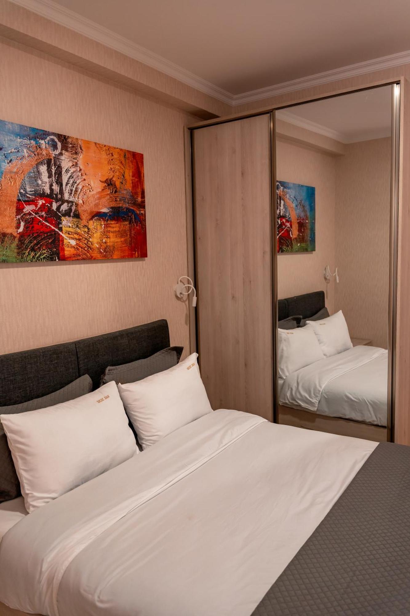 Hotel Well Inn Tbilisi ภายนอก รูปภาพ
