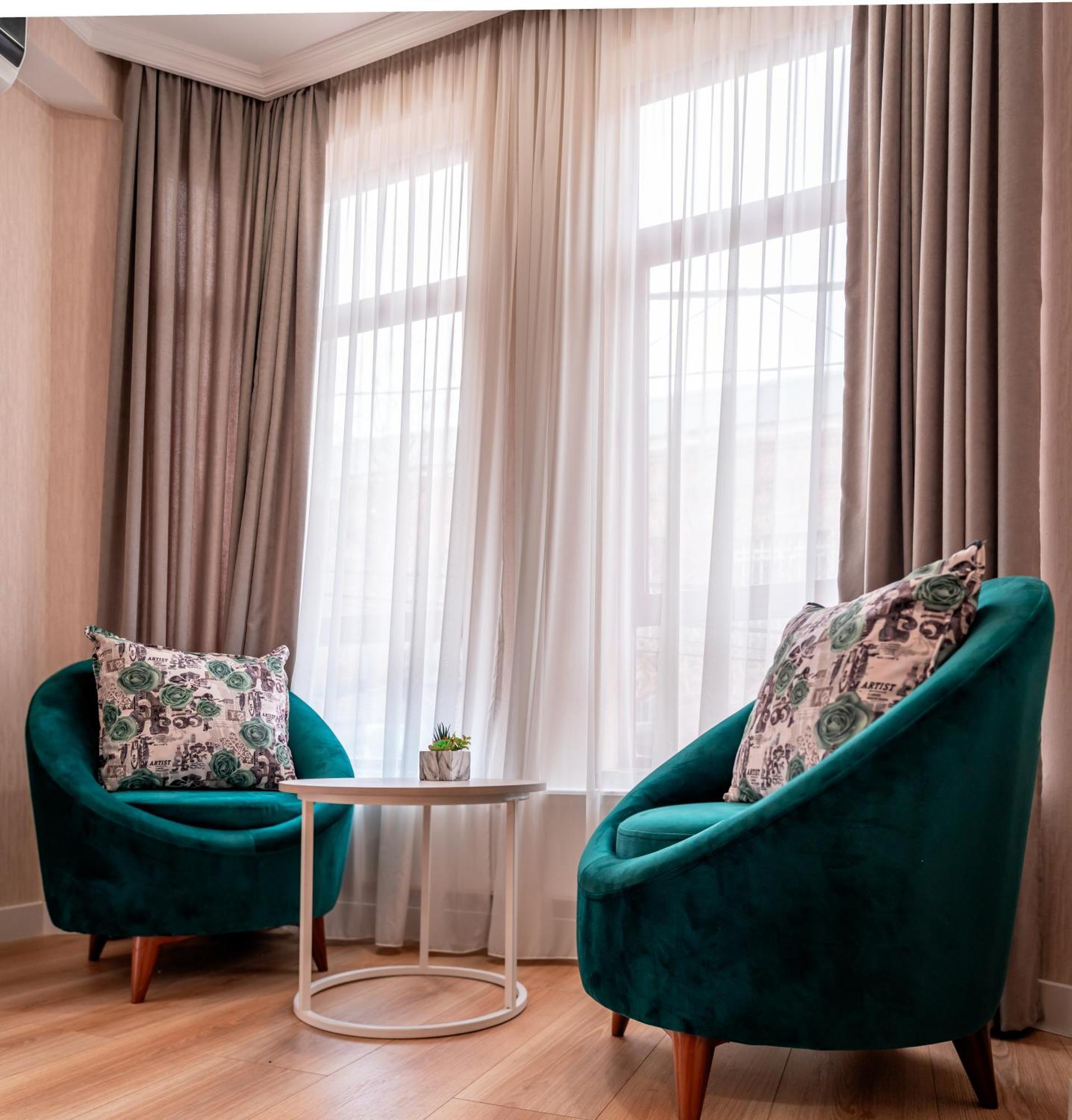 Hotel Well Inn Tbilisi ภายนอก รูปภาพ