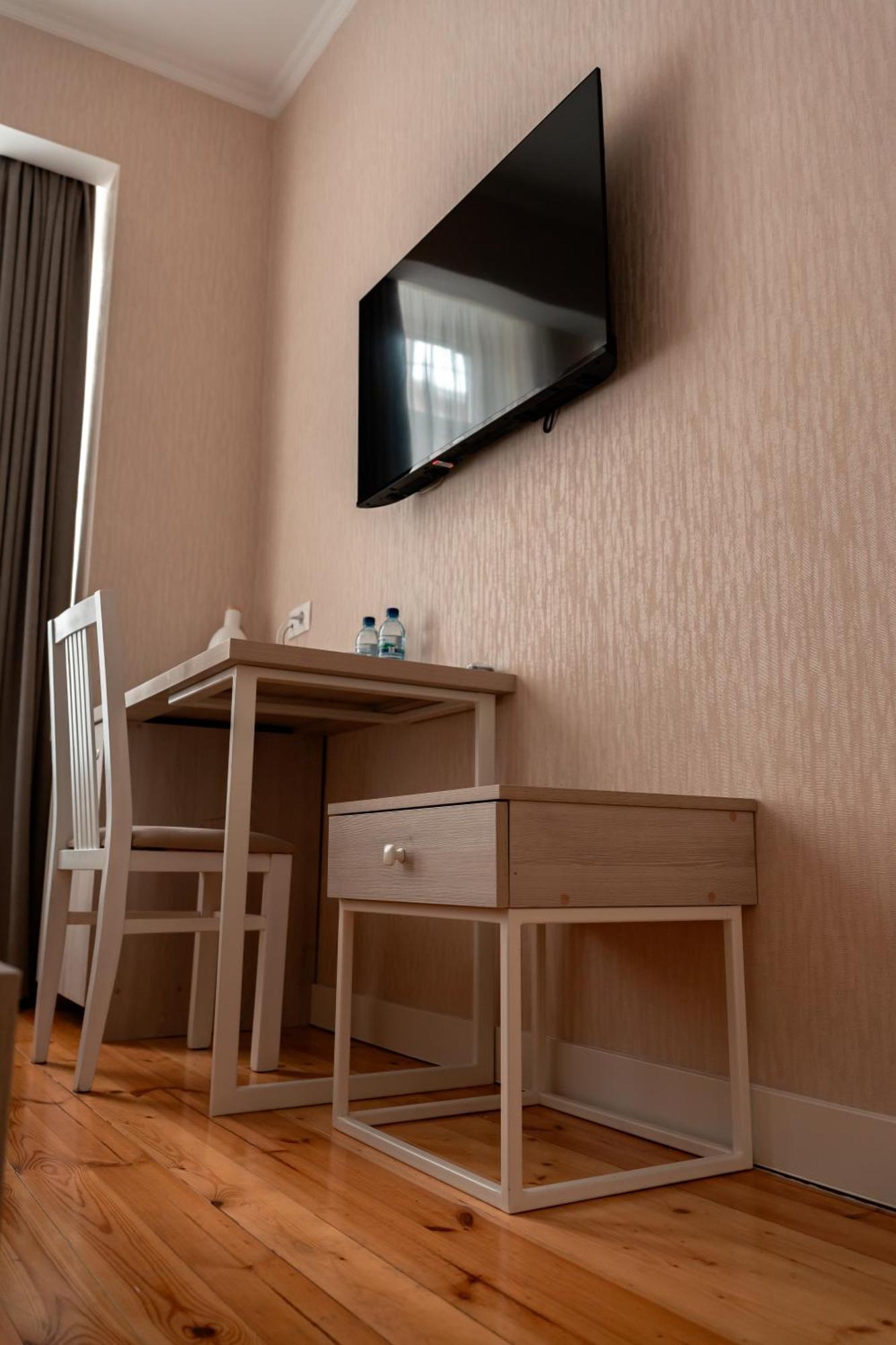 Hotel Well Inn Tbilisi ภายนอก รูปภาพ