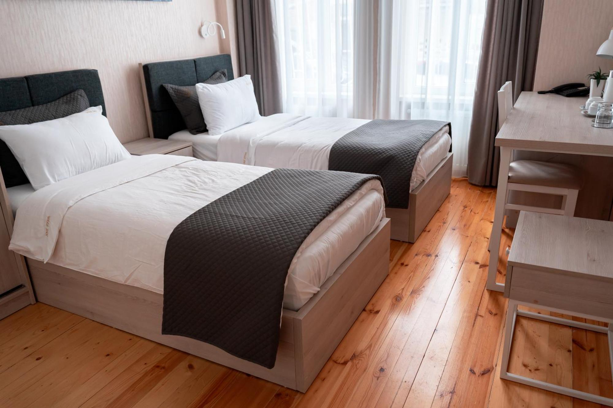 Hotel Well Inn Tbilisi ภายนอก รูปภาพ