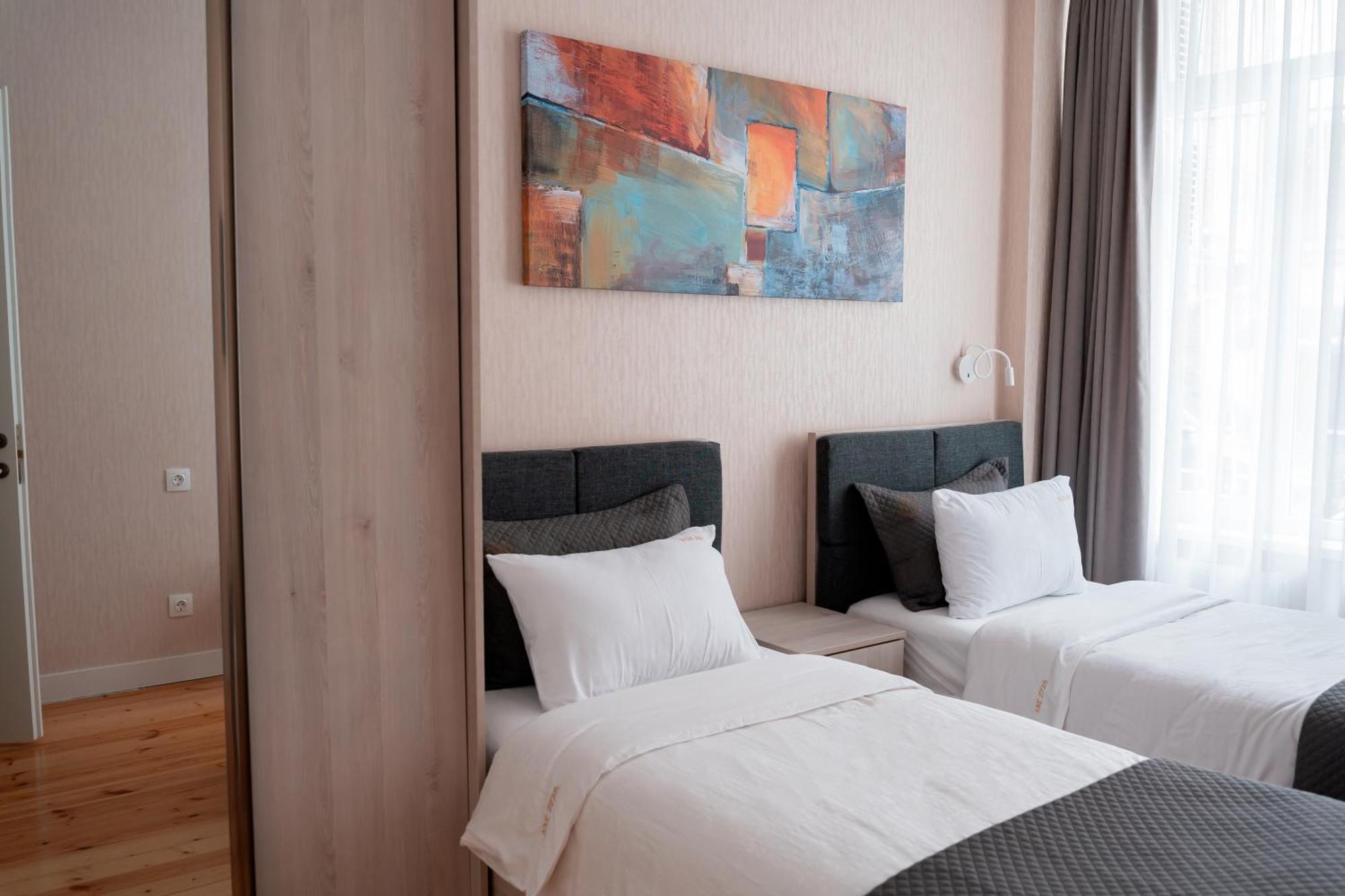 Hotel Well Inn Tbilisi ภายนอก รูปภาพ