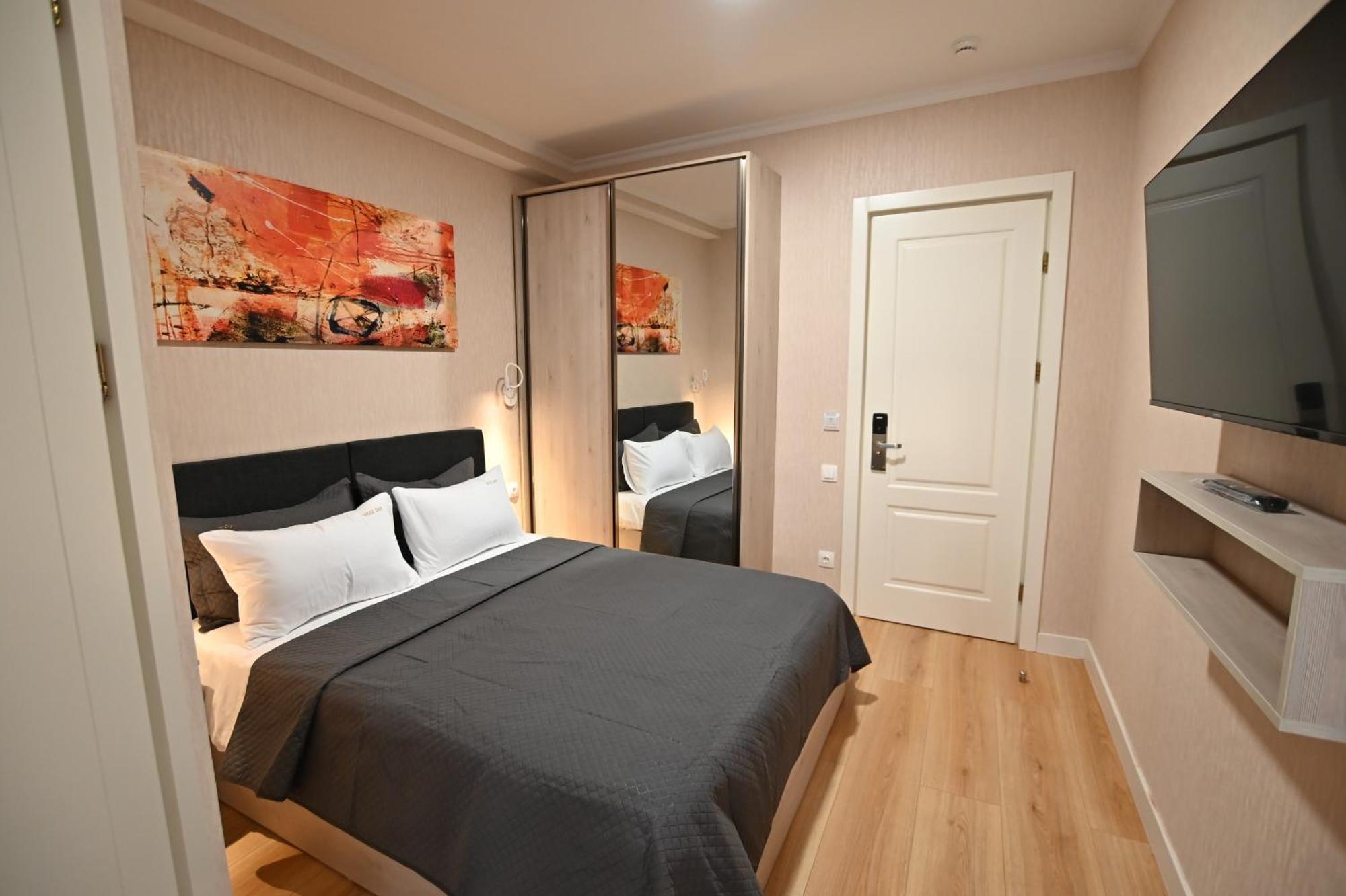 Hotel Well Inn Tbilisi ภายนอก รูปภาพ